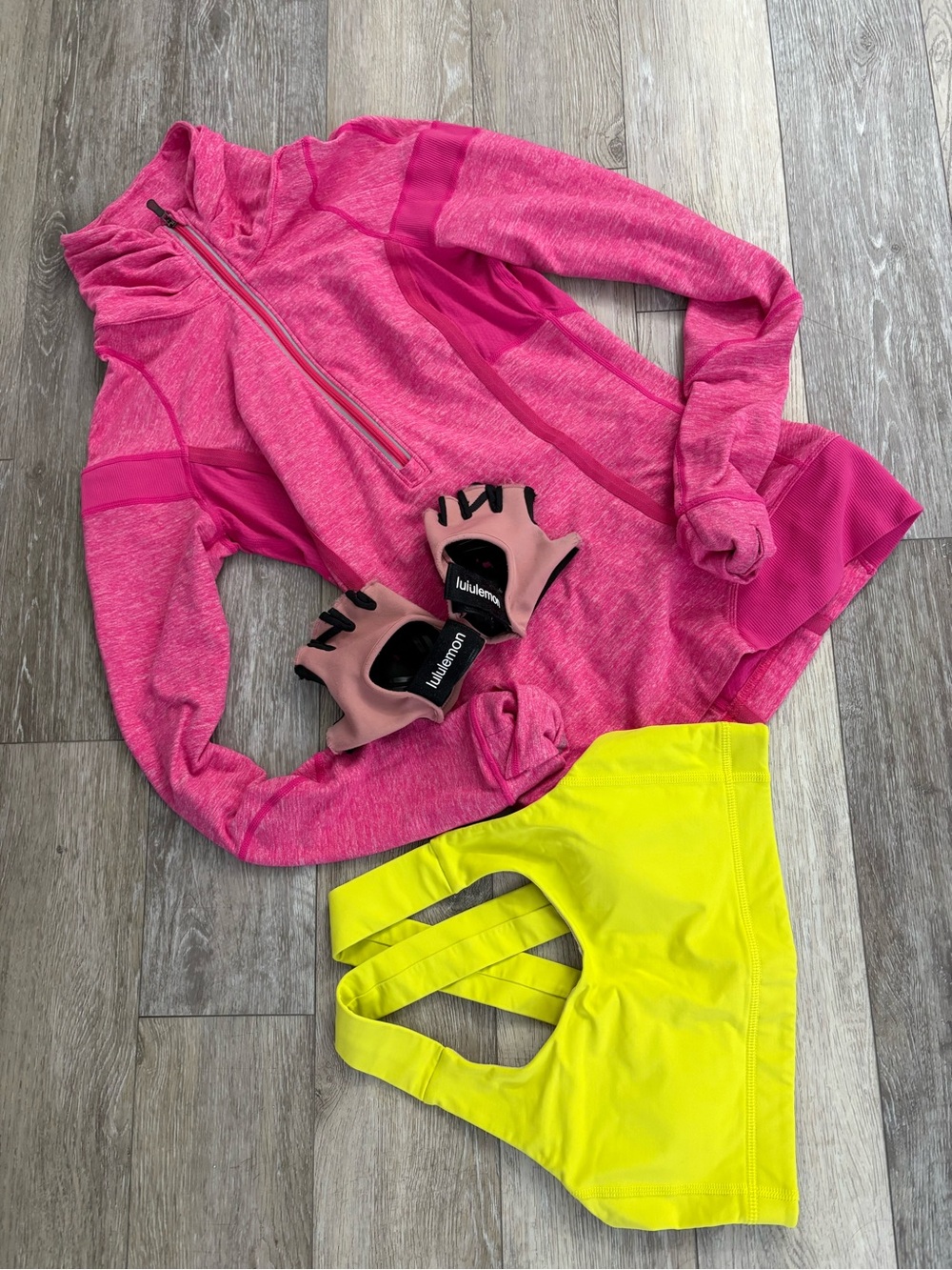 lululemon athletica Half-Zip Pullover Top/Bra Top and Workout gloves Bundle